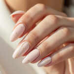 découvrez les tendances nail art minimalistes incontournables à adopter en 2025 pour un style élégant et moderne. inspirez-vous des designs épurés et sophistiqués qui feront sensation cette année.